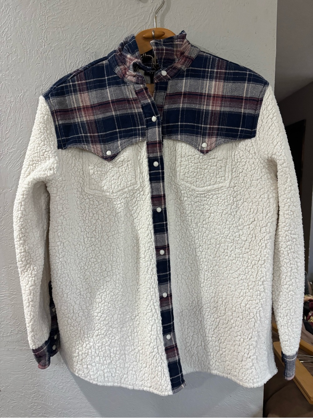 Wrangler Retro Women's Retro Western Boyfriend Sherpa Fleece Pearl Snap Jacket L